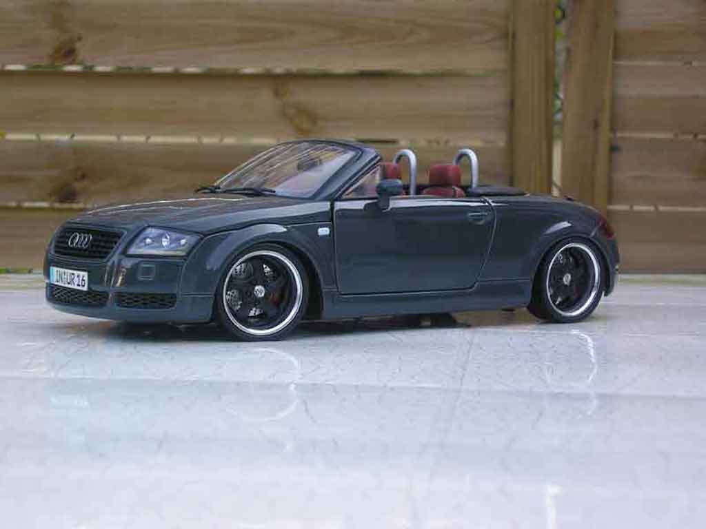 Audi TT rs roadster grijs jantes porsche 1/18 Maisto