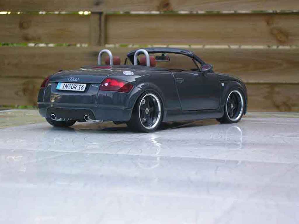 Audi TT rs roadster grijs jantes porsche 1/18 Maisto