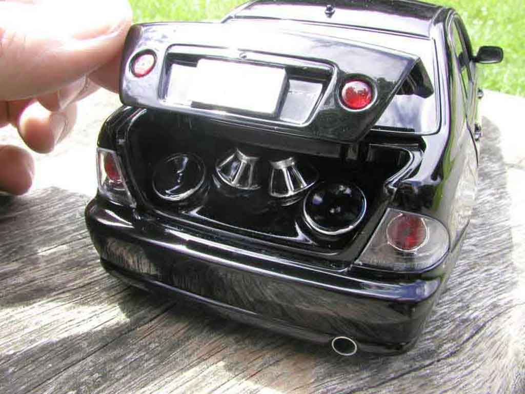 Toyota Altezza DUB 1/18 Autoart
