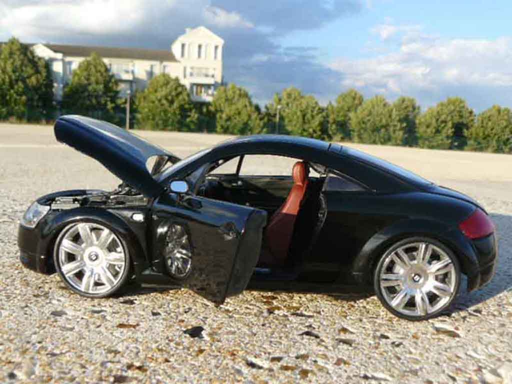 Audi TT coupe zwart 1/18 Revell