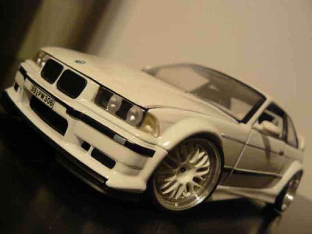 Bmw M3 E36 1/18 Ut Models GTR E36 wit jantes bbs bords larges modelauto
