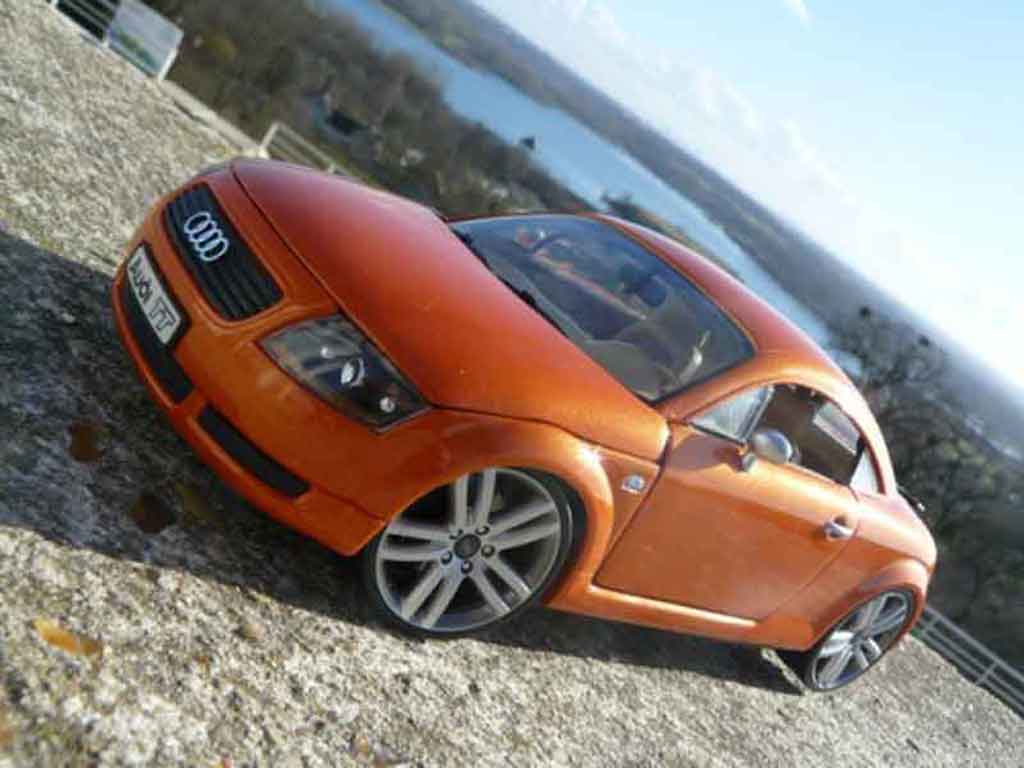 Audi TT coupe 1/18 Revell coupe s-line oranje jantes 19 pouces modelauto