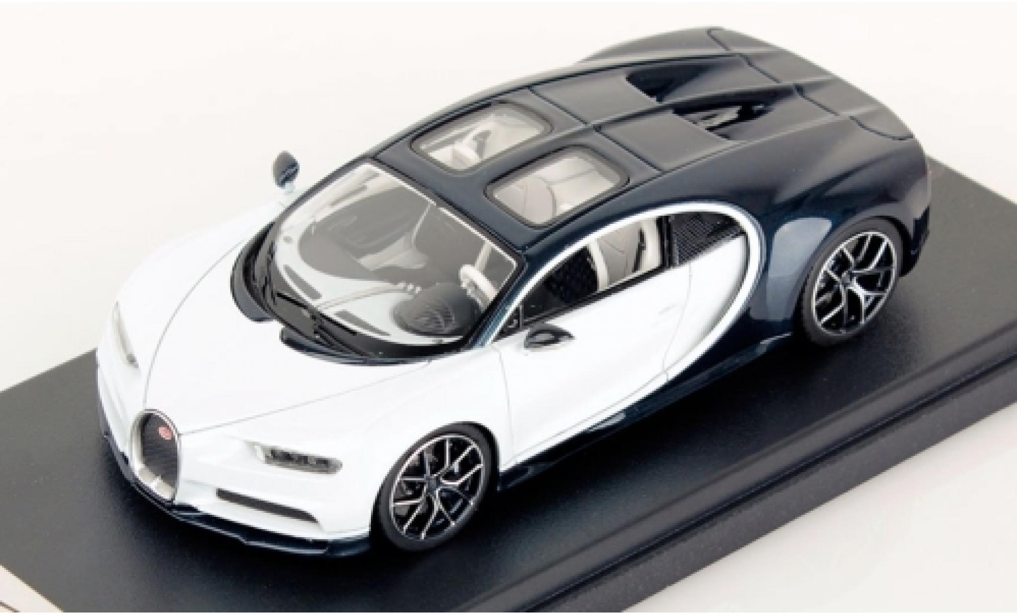 Bugatti Chiron 1/43 Look Smart Sky View wit/metallic blauw 2018 modelauto
