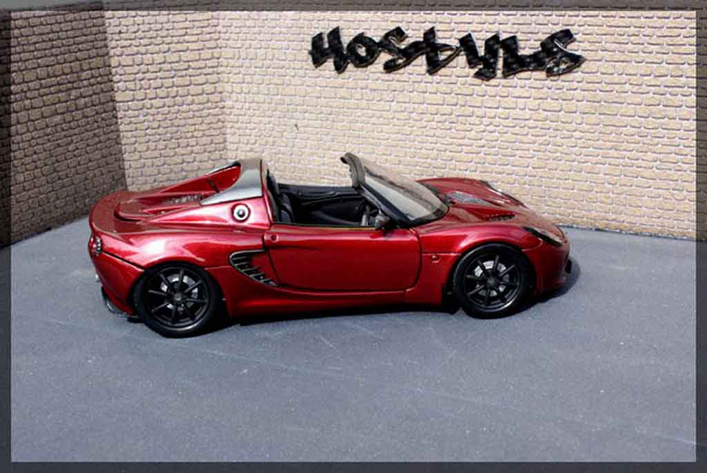 Lotus Elise 111S rood / carbon 1/18 Welly