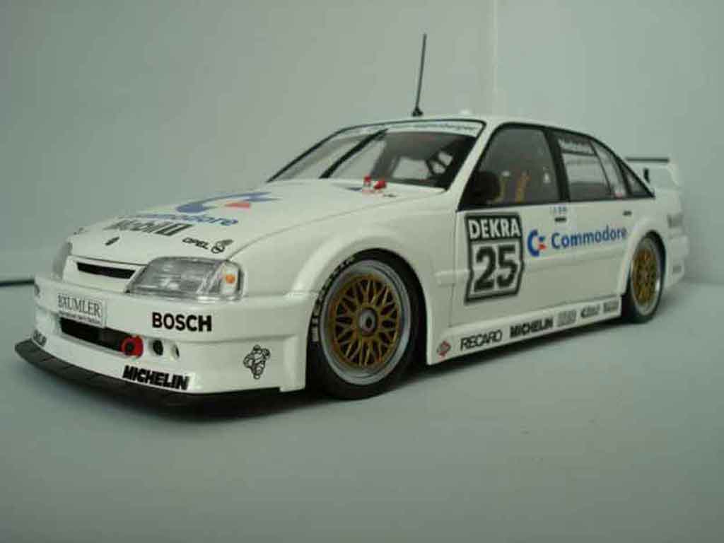 Opel Omega DTM lotus 3000 24v 1/18 Minichamps