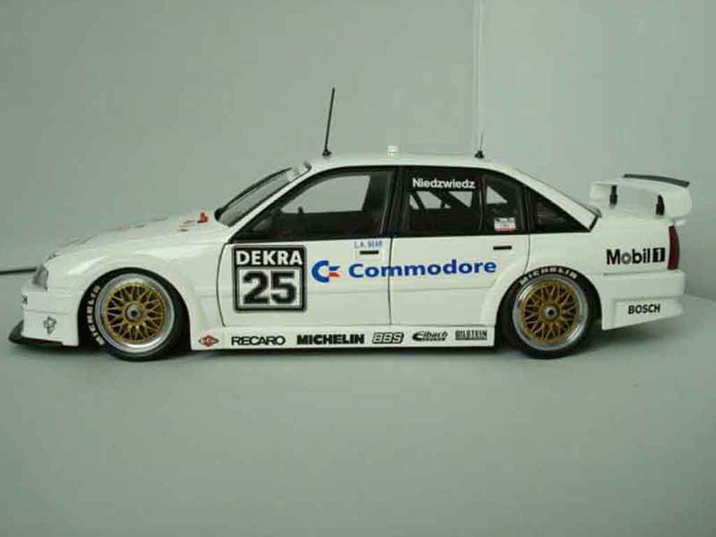 Opel Omega DTM lotus 3000 24v 1/18 Minichamps