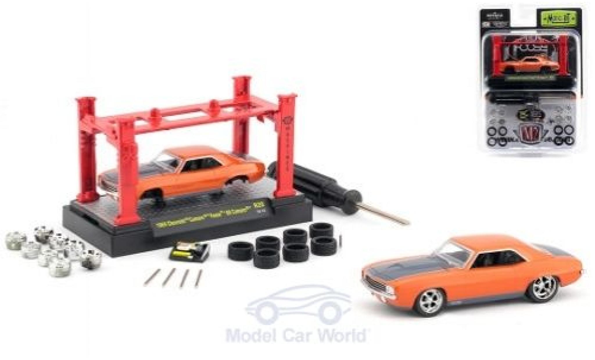 Chevrolet Camaro RS 1/64 M2 Machines oranje/grijs Foose 69 1969 Model-Kit Bausatz inklusive 4 Ersatzr&auml;dern modelauto