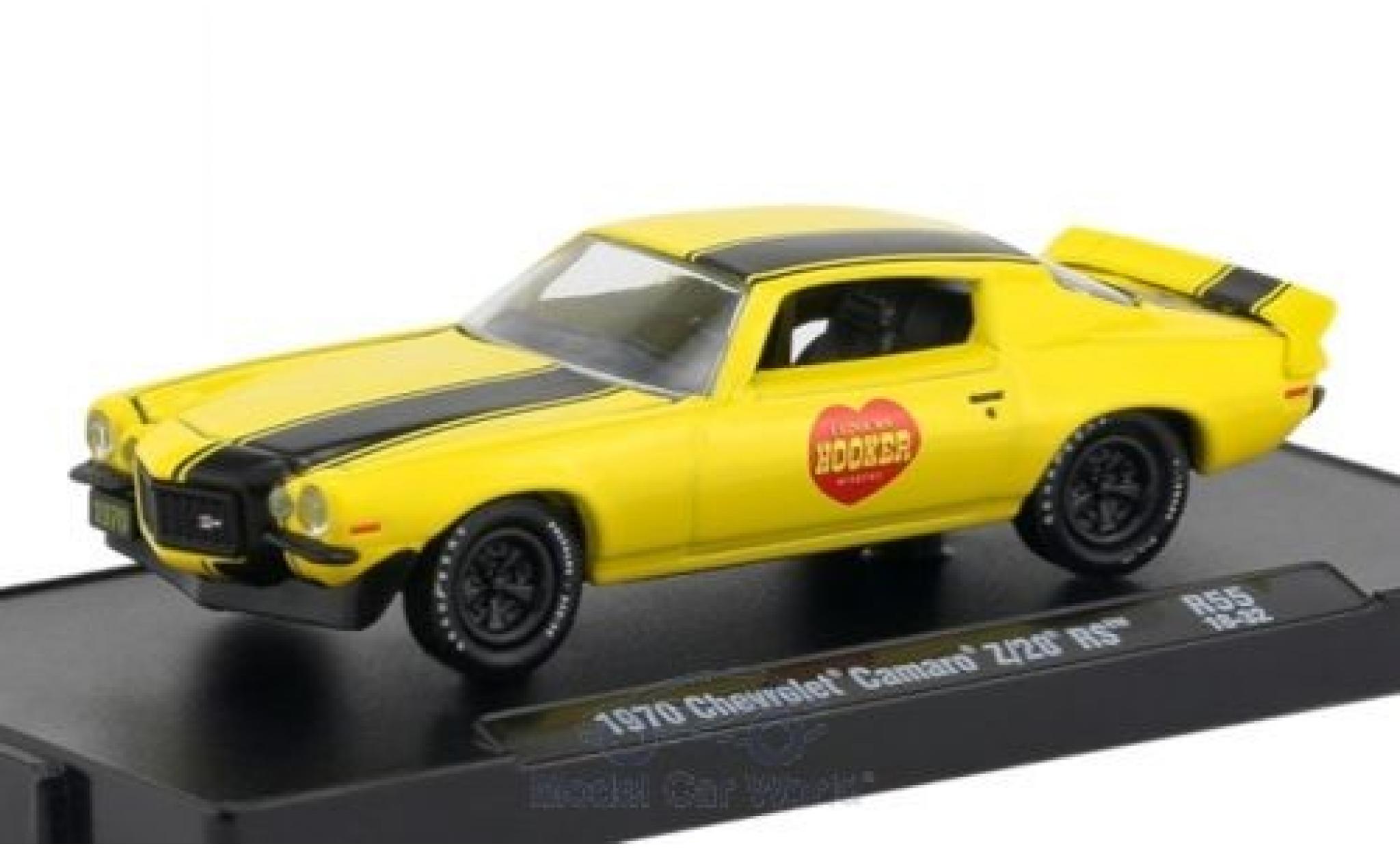 Chevrolet Camaro 1/64 M2 Machines Z/28 RS geel/zwart 1970 modelauto