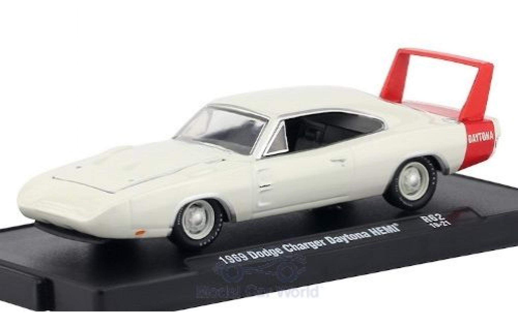 Dodge Charger Daytona 1/64 M2 Machines Daytona HEMI wit/rood 1969 modelauto