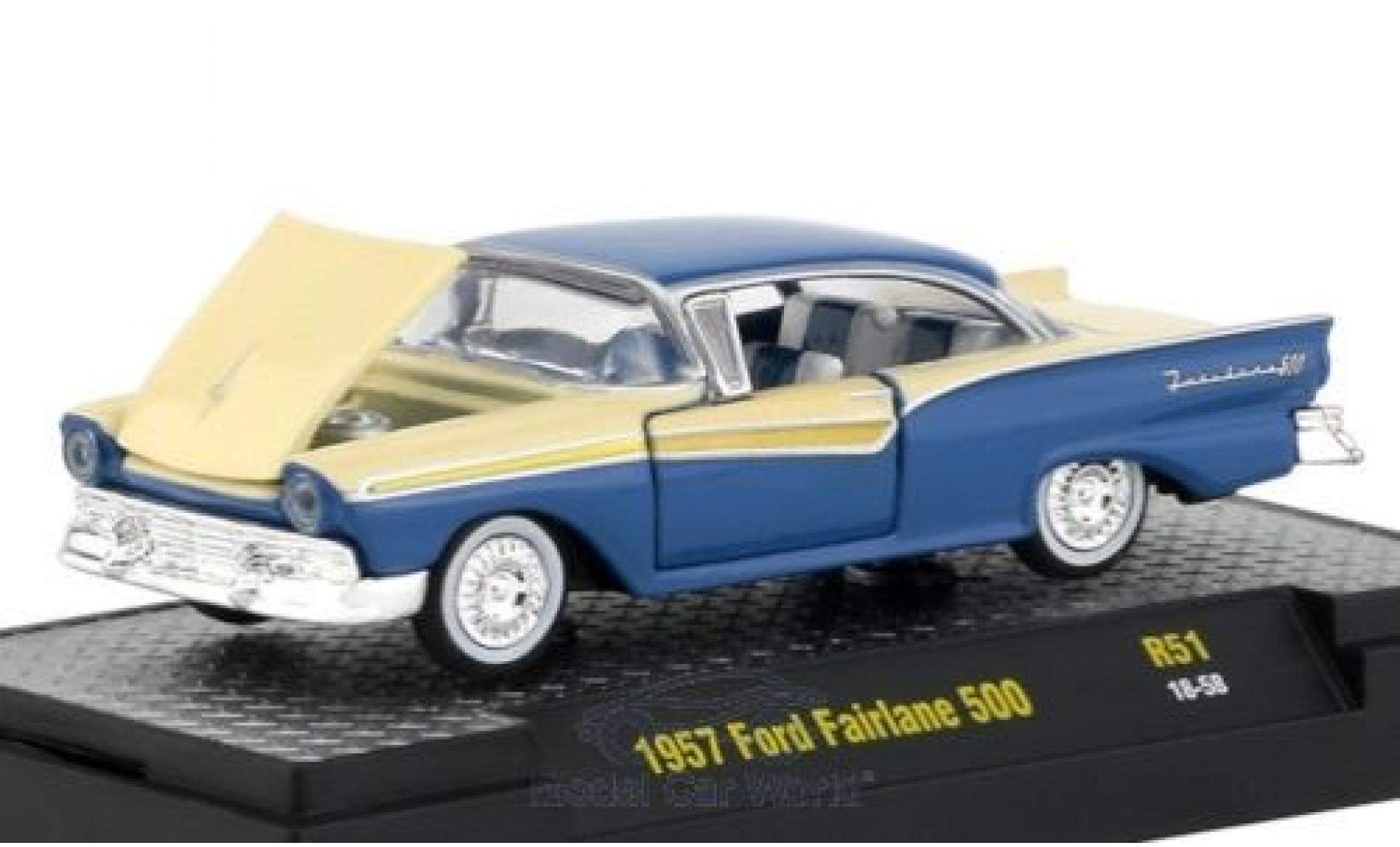Ford Fairlane 1/64 M2 Machines 500 blauw/beige 1957 modelauto