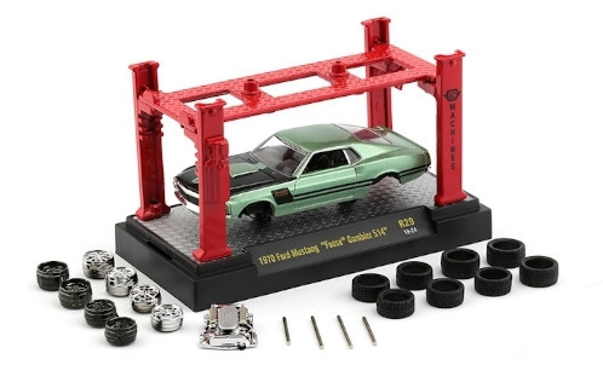Ford Mustang 1/64 M2 Machines metallic groen/matt-zwart 1970 Foose Gambler 514 avec Hebeb&uuml;hne et 2 Rads&auml;tzen modelauto