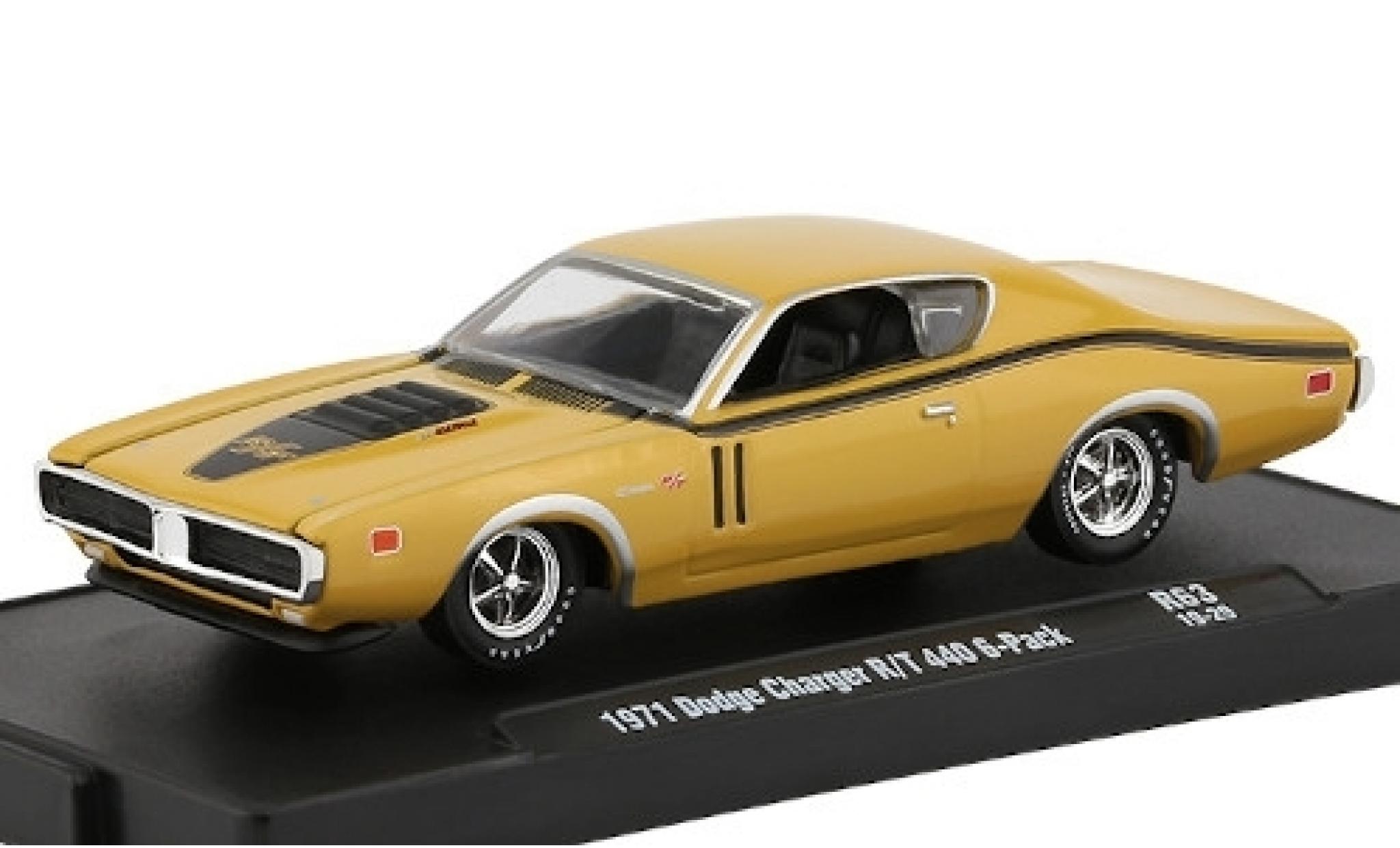 Dodge Charger 1/64 M2 Machines R/T 440 6-Pack beige/zwart 1971 modelauto