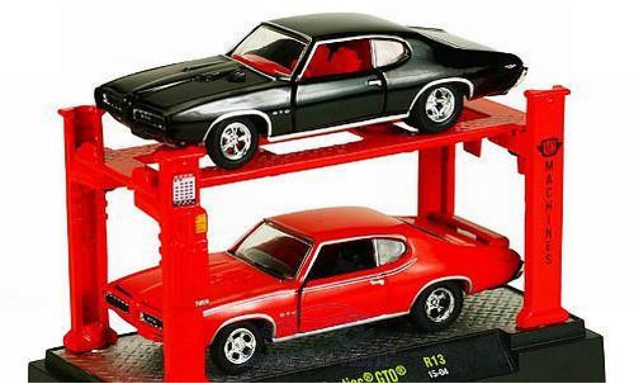 Pontiac GTO 1/64 M2 Machines 1969 Auto Lift 2er-Set: je 1x zwart und rood sowie Hebeb&uuml;hne modelauto