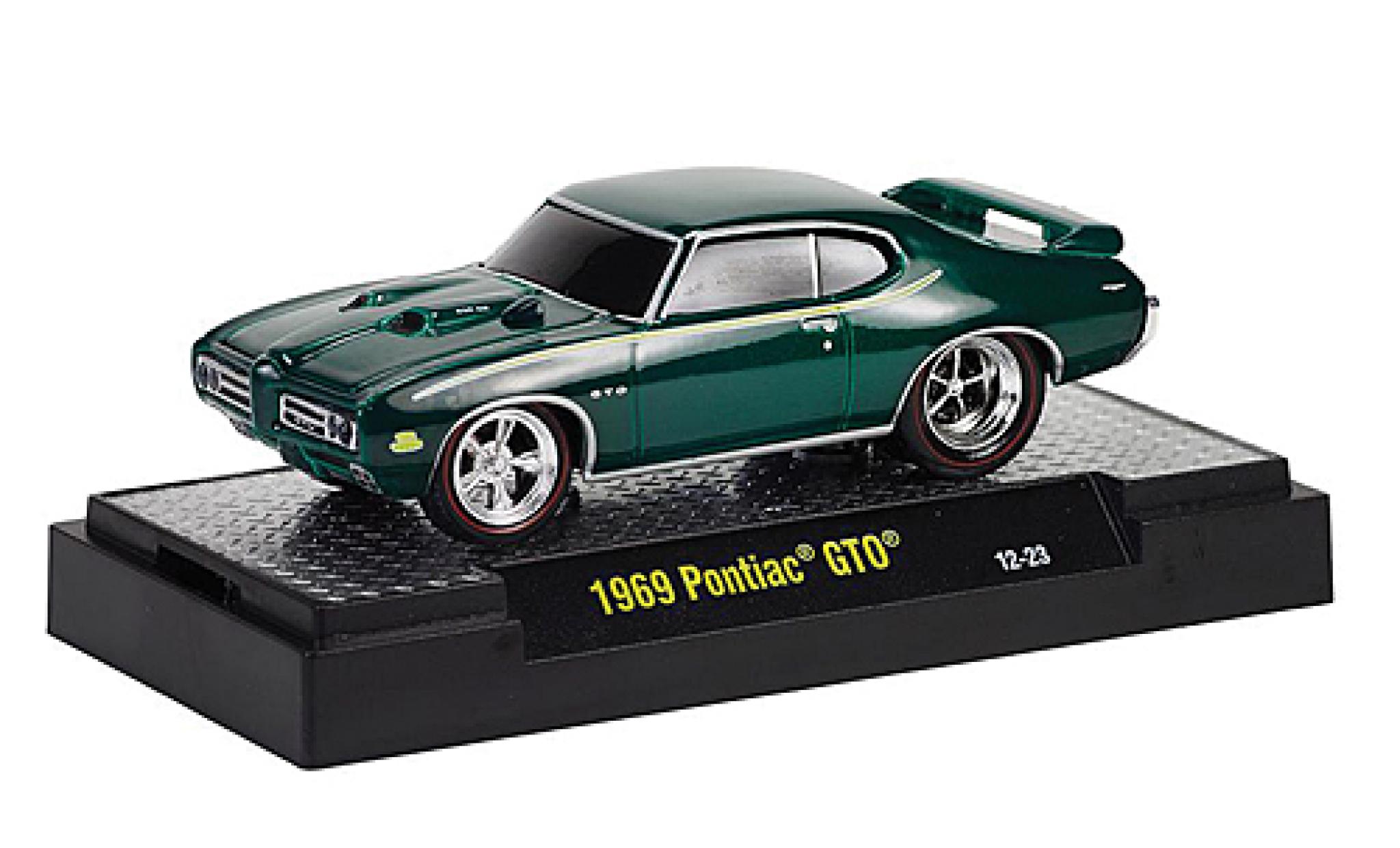 Pontiac GTO 1/64 M2 Machines metallic groen 1969 Capot avec fonction Ground Pounders modelauto