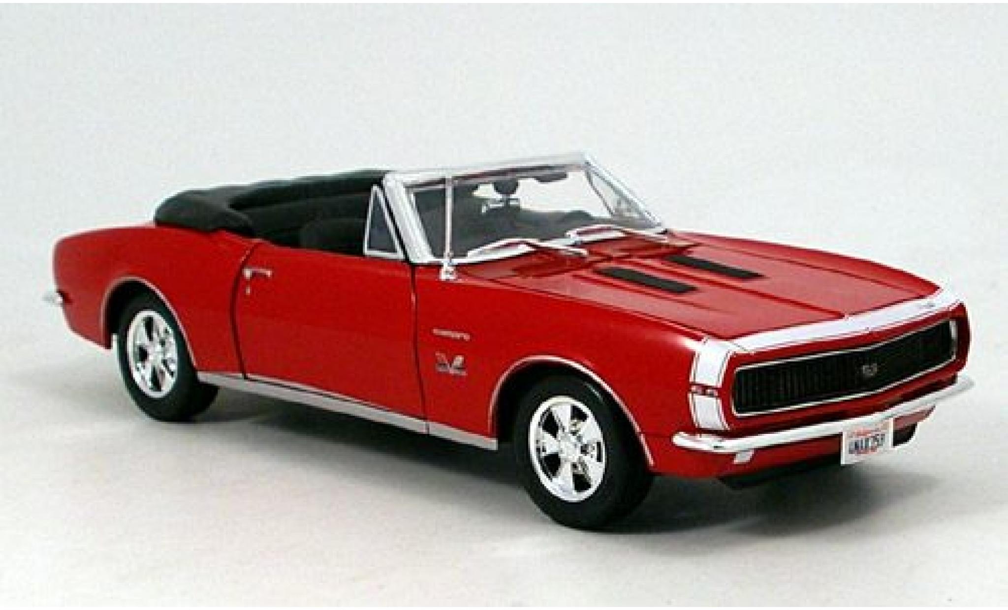 Chevrolet Camaro 1/18 Maisto SS 396 Cabriolet rood 1967 sans Vitrine modelauto