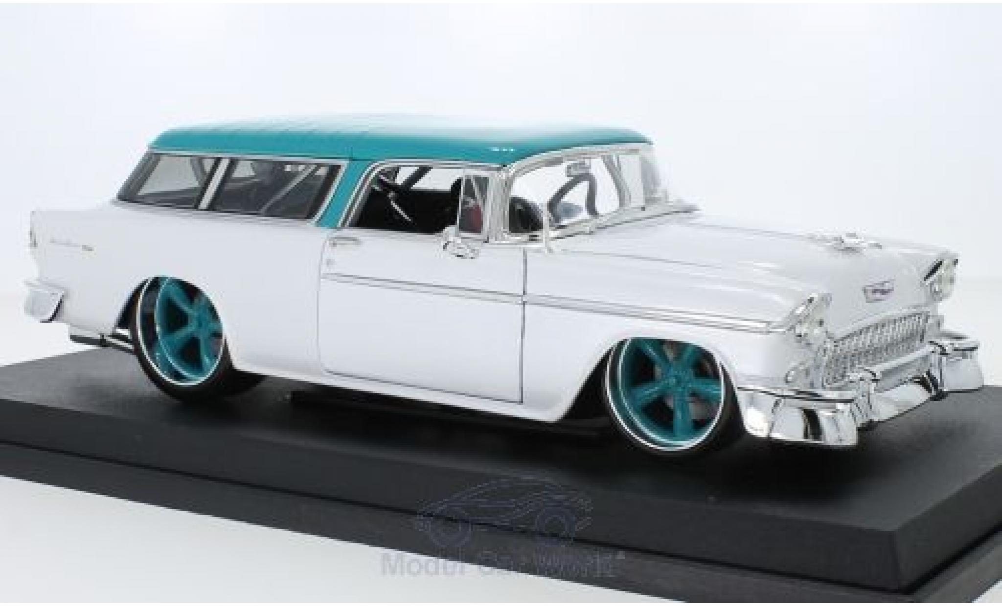 Chevrolet Nomad 1/18 Maisto metallic wit/t&uuml;rkis 1955 modelauto