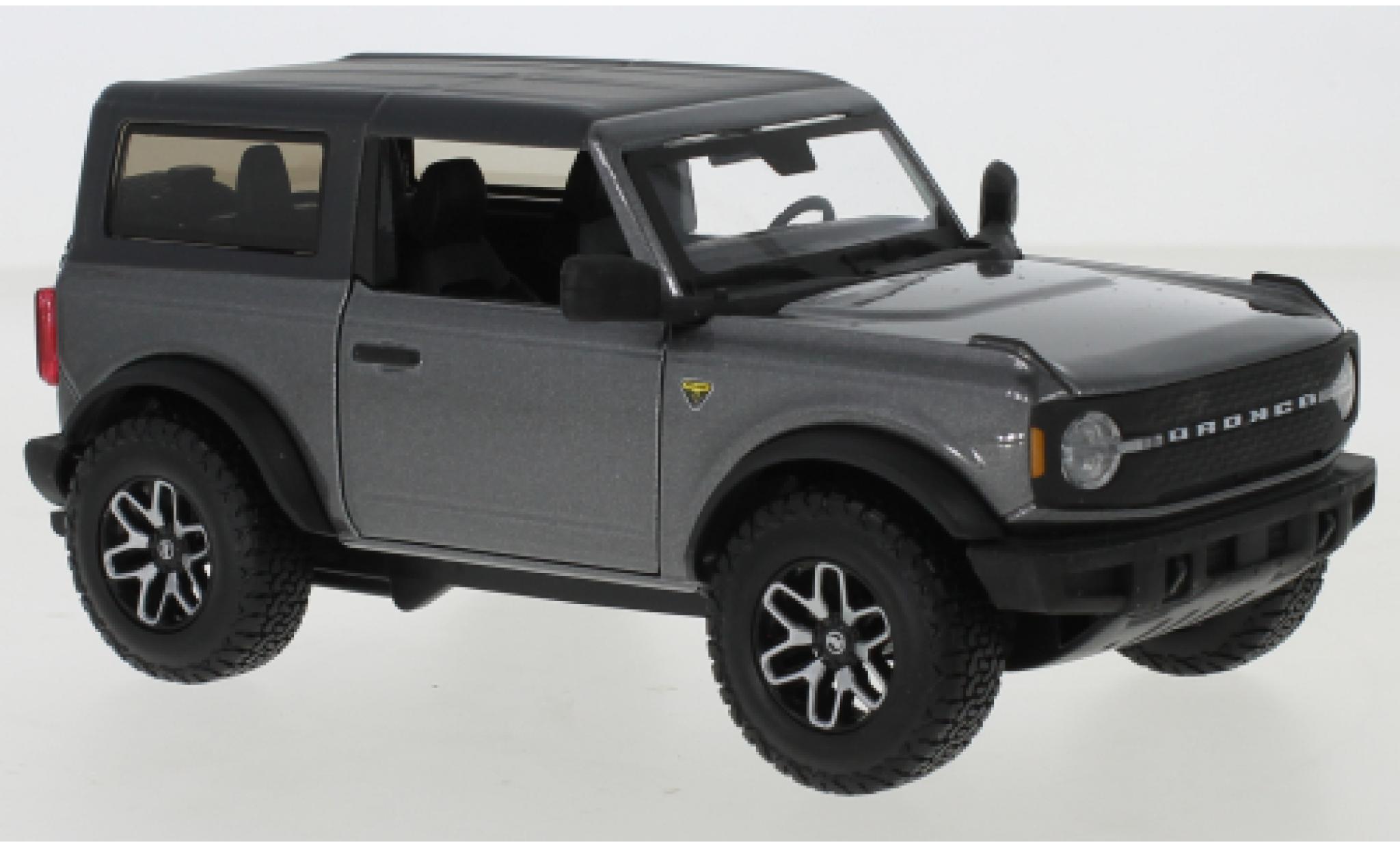 Ford Bronco 1/24 Maisto Badlands metallic grijs/matt-zwart 2021 modelauto