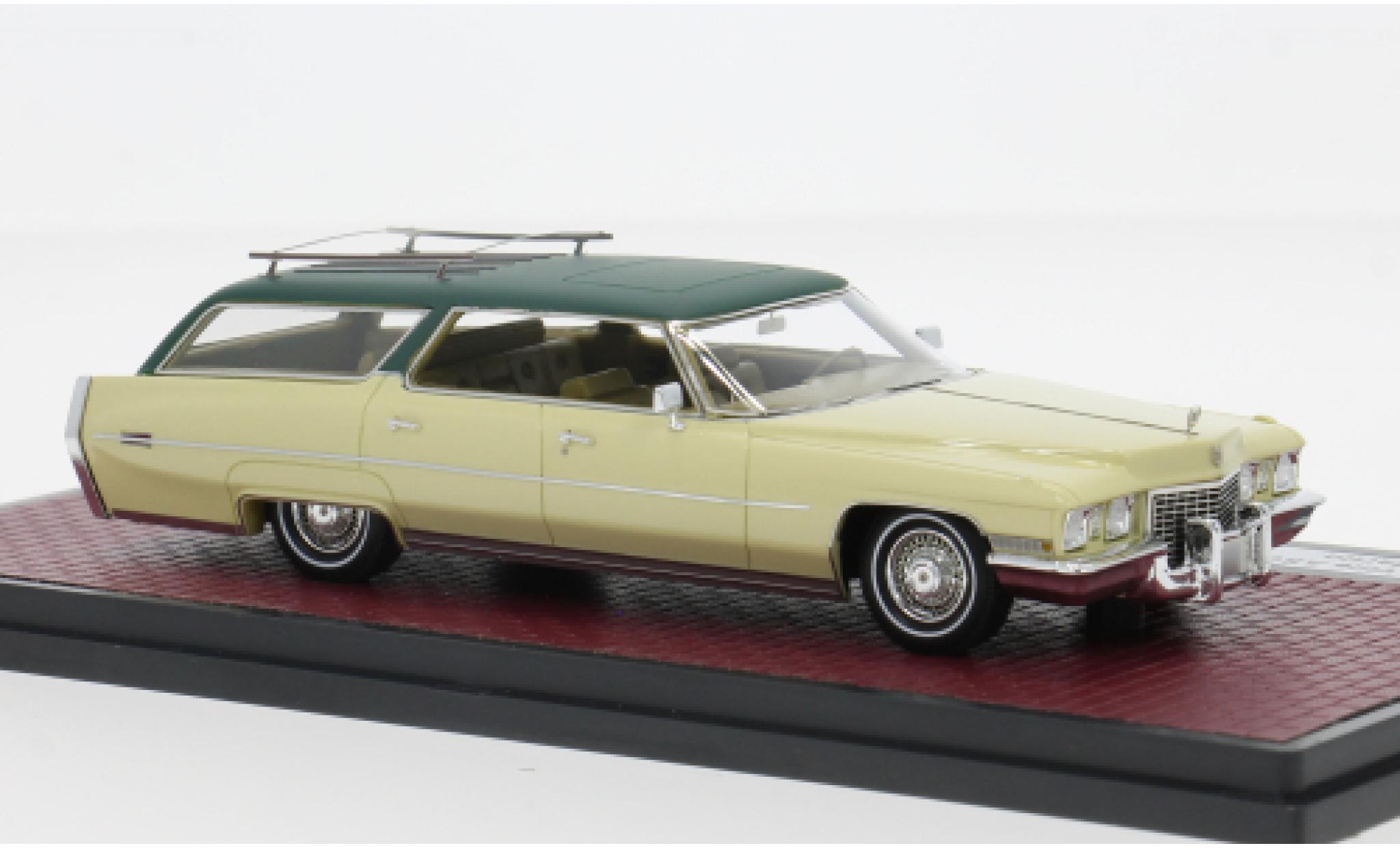 Cadillac Deville 1/43 Matrix DeVille Wagon Personalcar from Dean Martin beige/groen 1972 1:43 modelauto