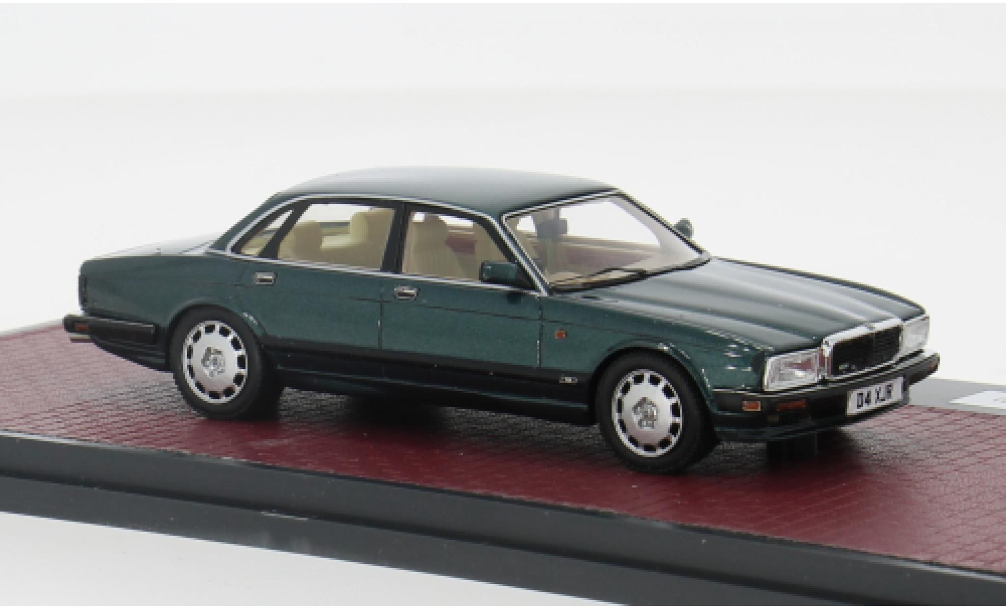 Jaguar XJ 1/43 Matrix R (40) blauw 1991 1:43 modelauto