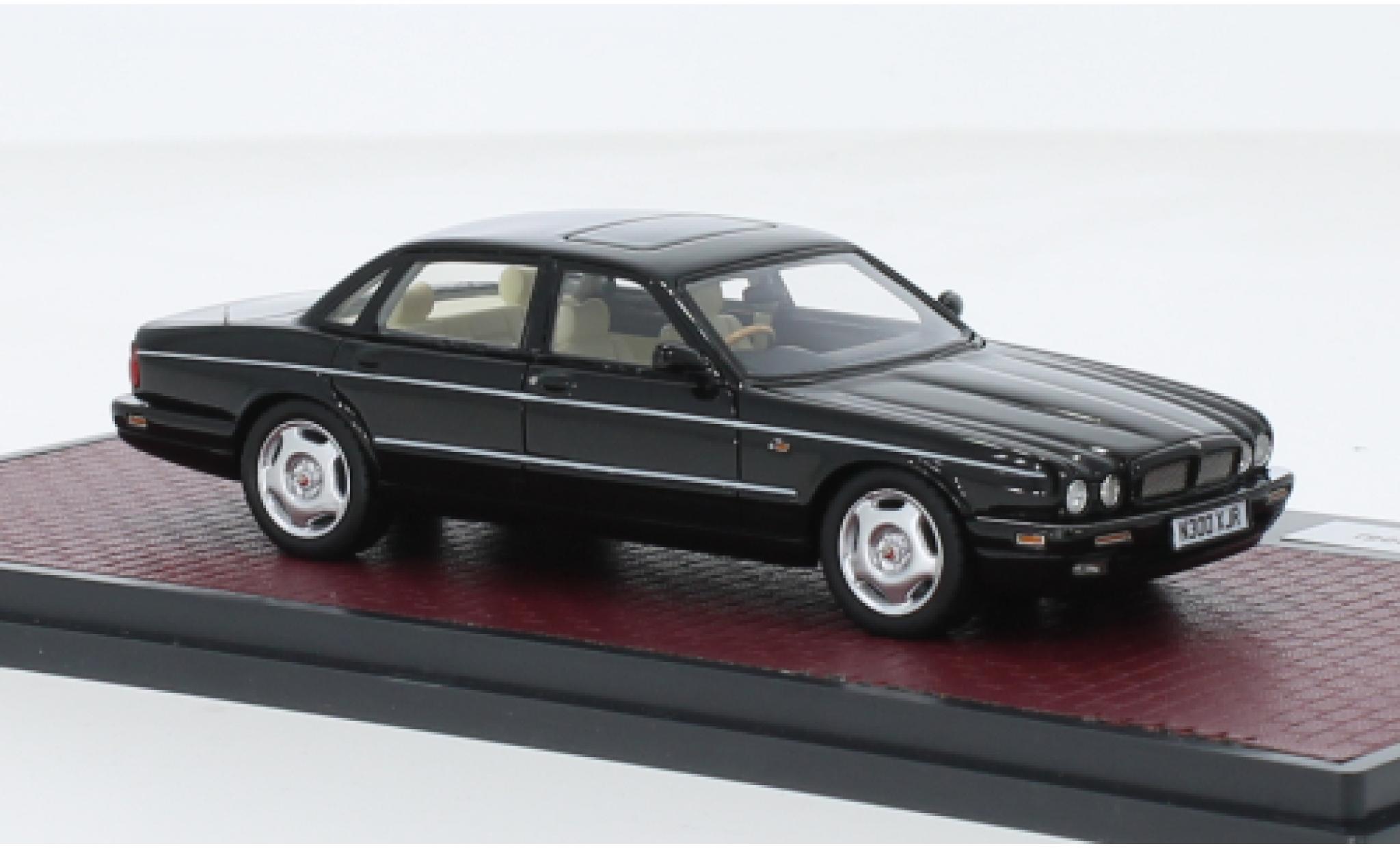Jaguar XJ 1/43 Matrix R (X300) metallic zwart 1994 modelauto