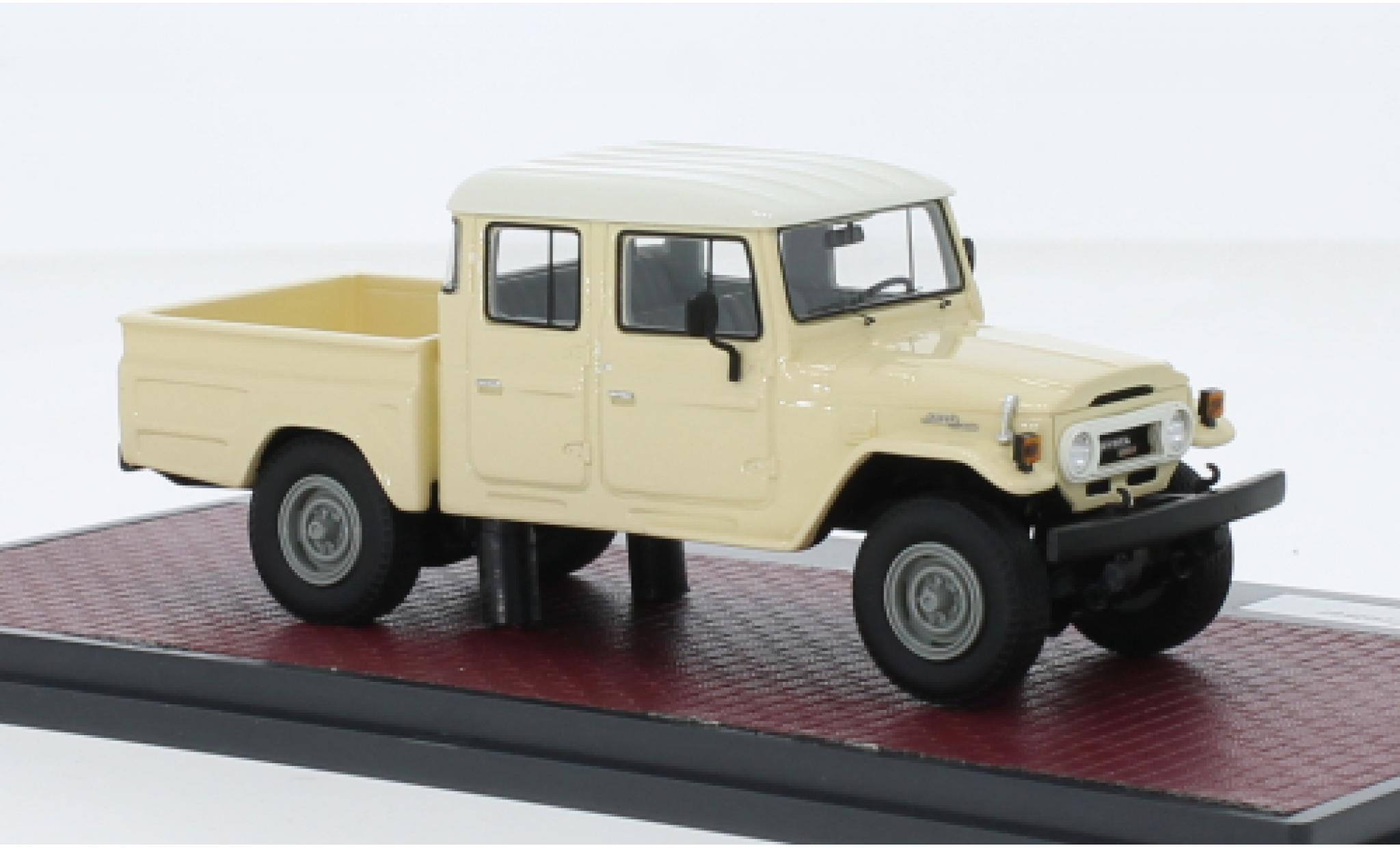 Toyota Land Cruiser 1/43 Matrix HJ45 Crew Cab beige/wit modelauto