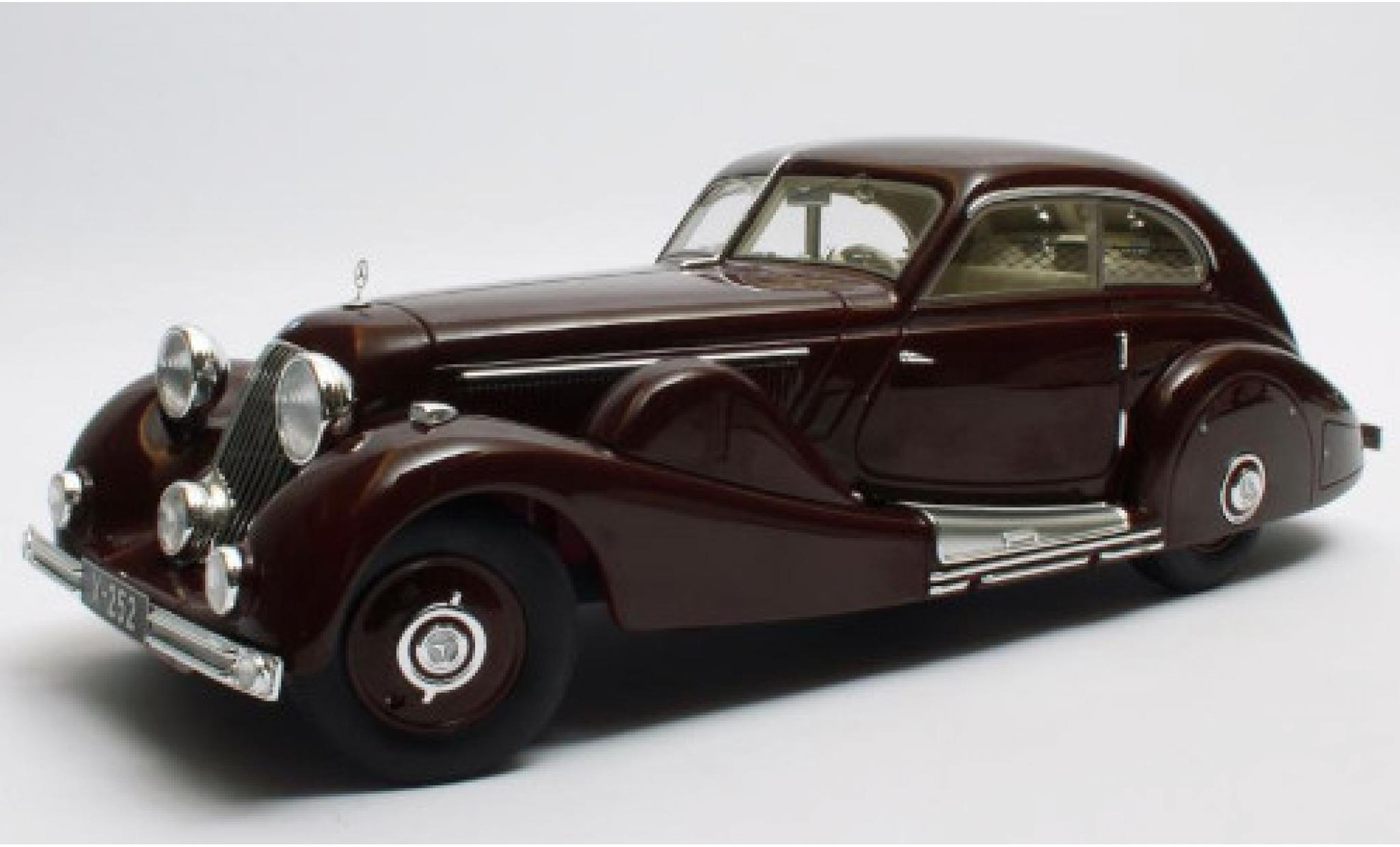 Mercedes 500 1/18 Matrix K Spezial Stromlinienwagen (W29) rood 1935 Tan Tjoan Keng modelauto