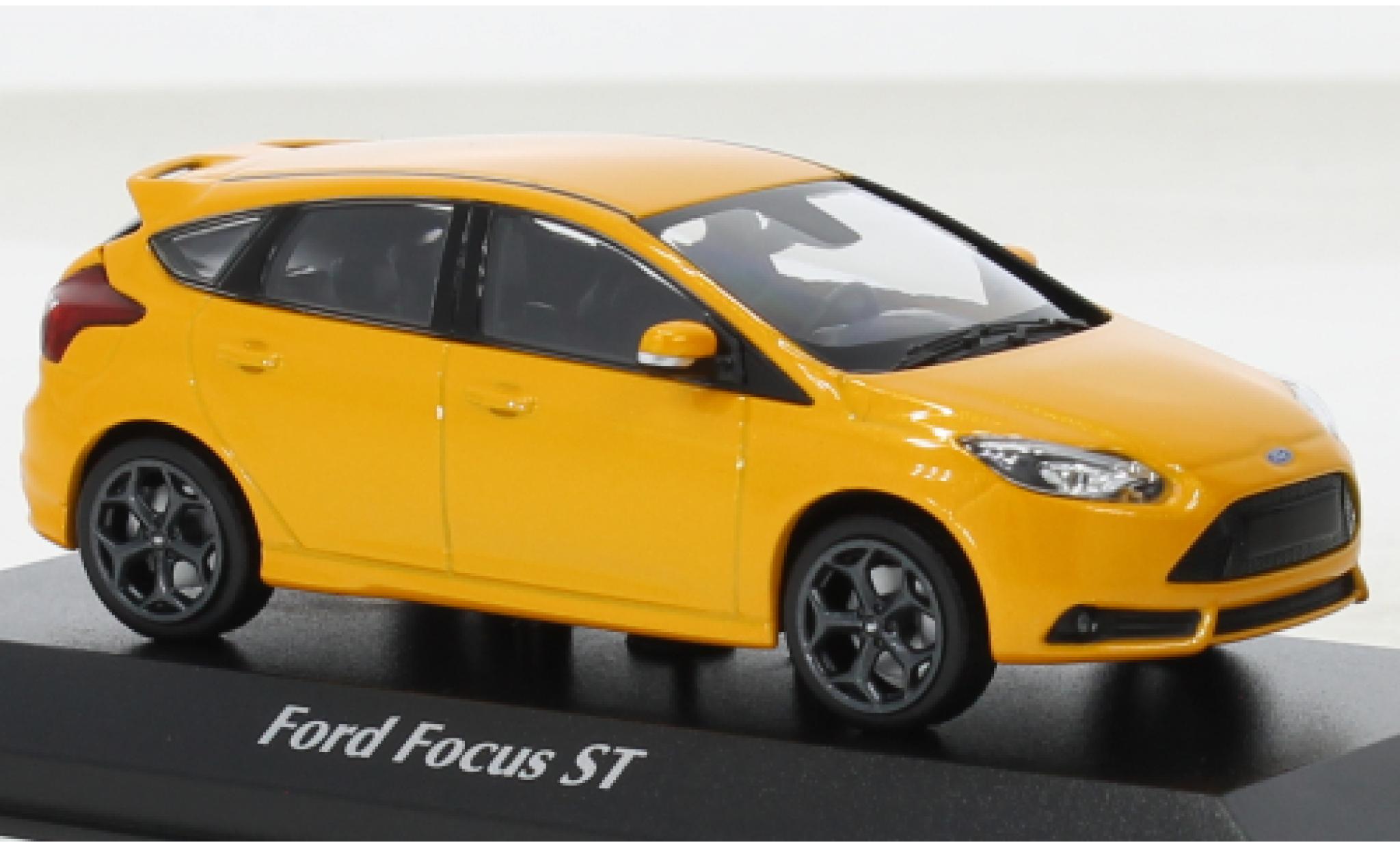 Ford Focus 1/43 Maxichamps MK III ST metallic oranje 2011 modelauto