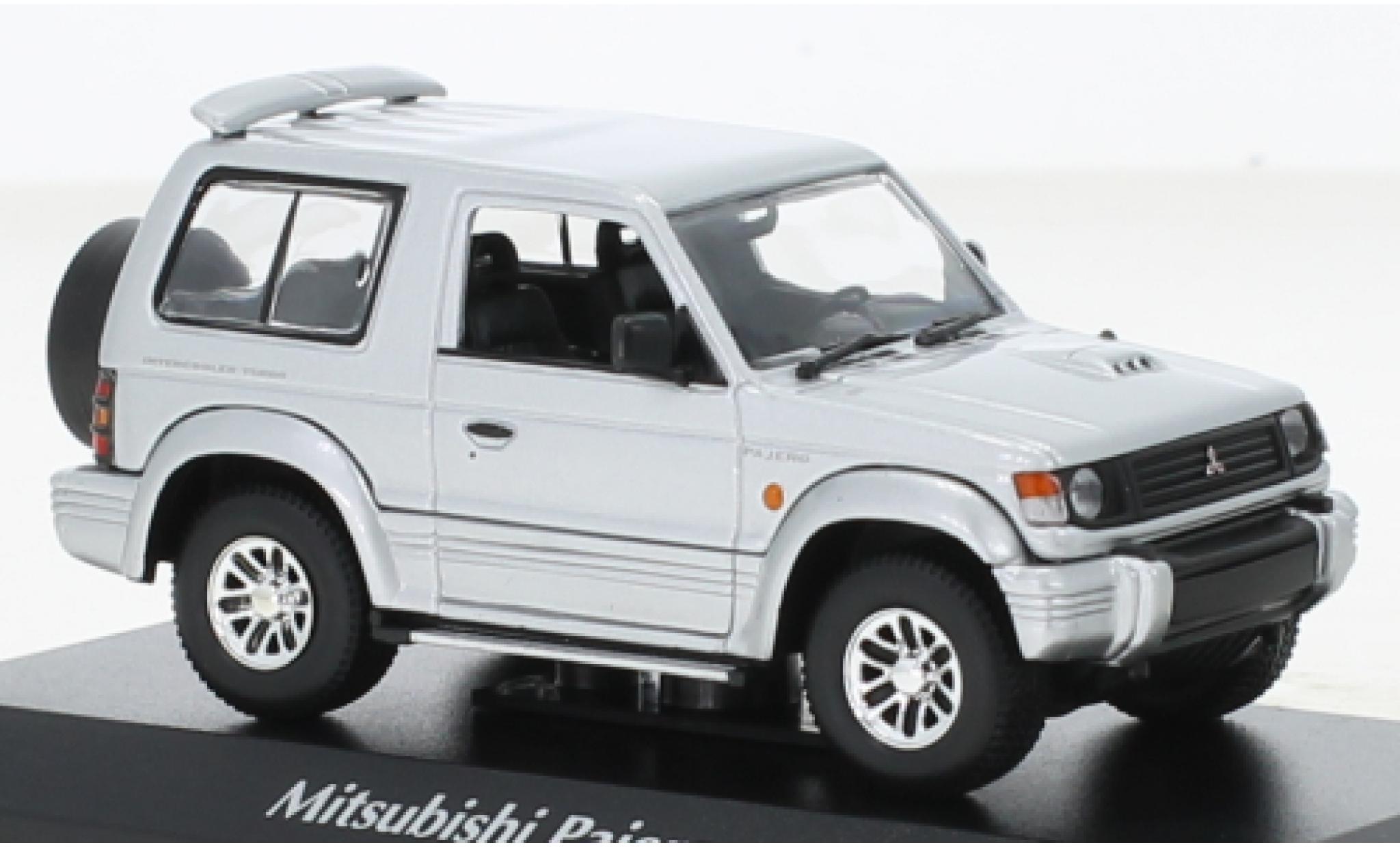 Mitsubishi Pajero 1/43 Maxichamps SWB grijs 1991 modelauto