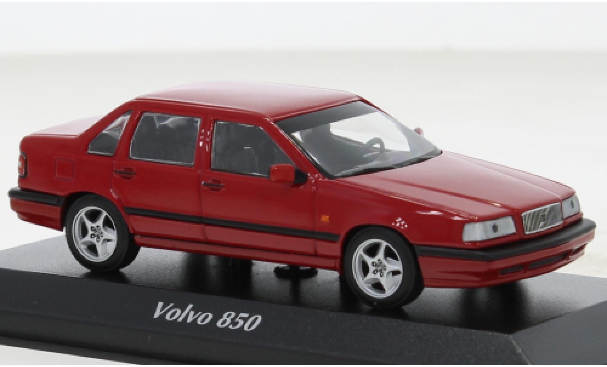 Volvo 850 1/43 Maxichamps rood 1994 modelauto