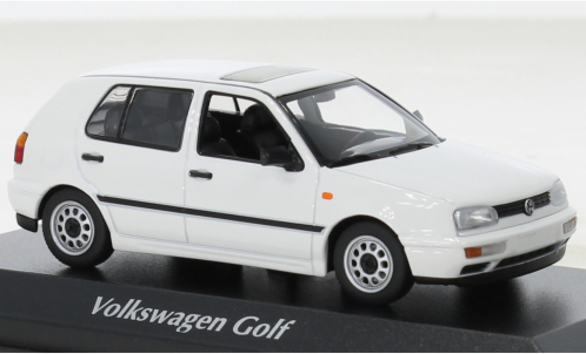 Volkswagen Golf 1/43 Maxichamps wit 1997 modelauto