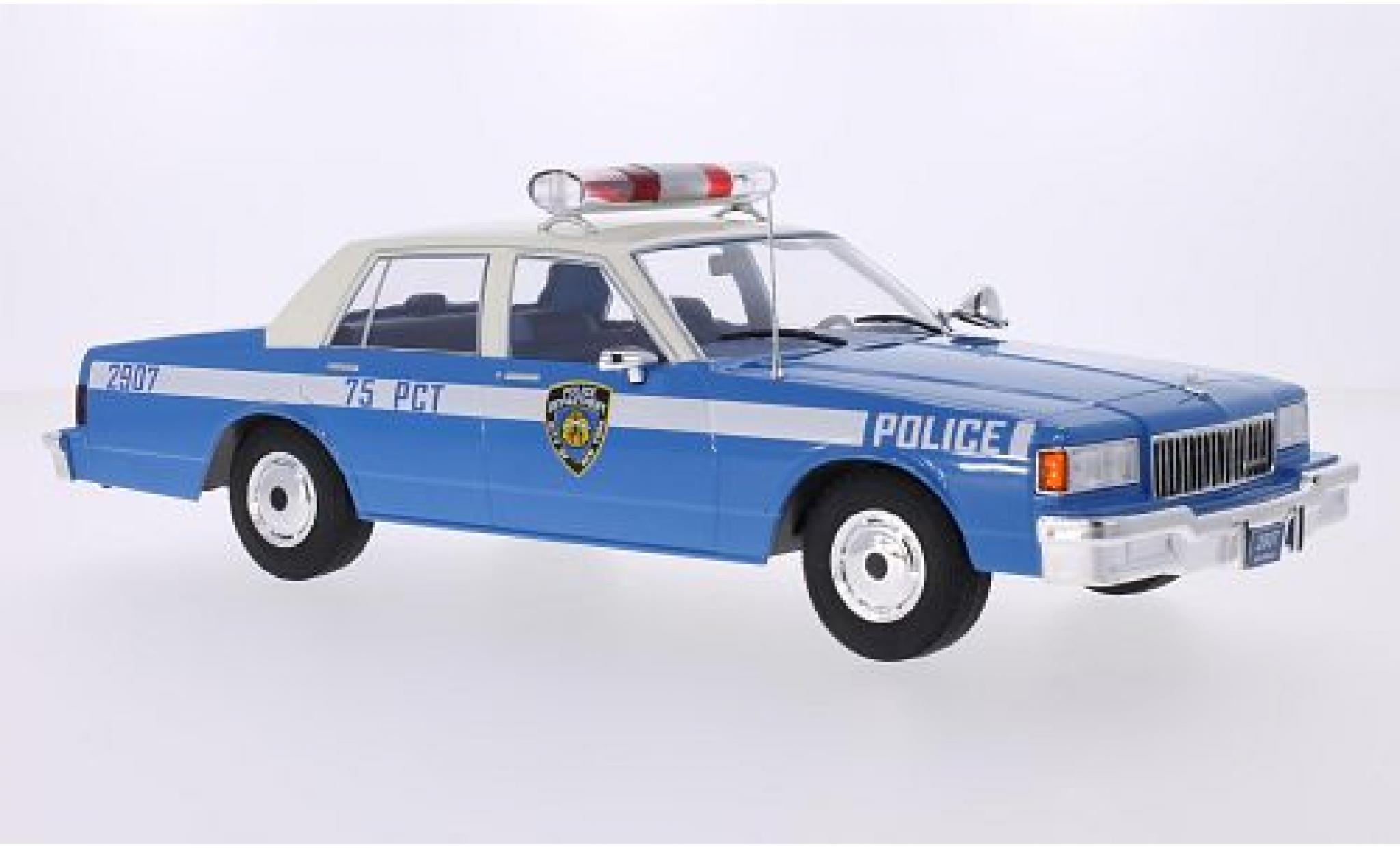 Chevrolet Caprice Classic 1/18 MCG Sedan blauw Politie 1985 les portes et capos ferm&eacute; modelauto