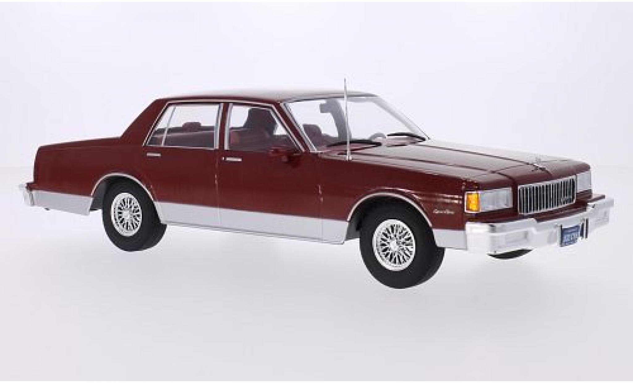 Chevrolet Caprice Classic 1/18 MCG Sedan metallic rood 1985 les portes et capos ferm&eacute; modelauto