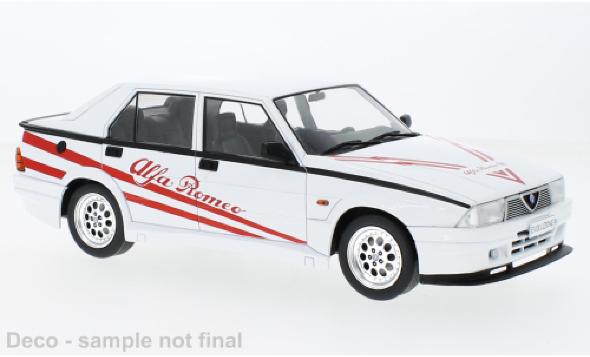 Alfa Romeo 75 1/18 MCG Turbo Evoluzione wit 1987 modelauto
