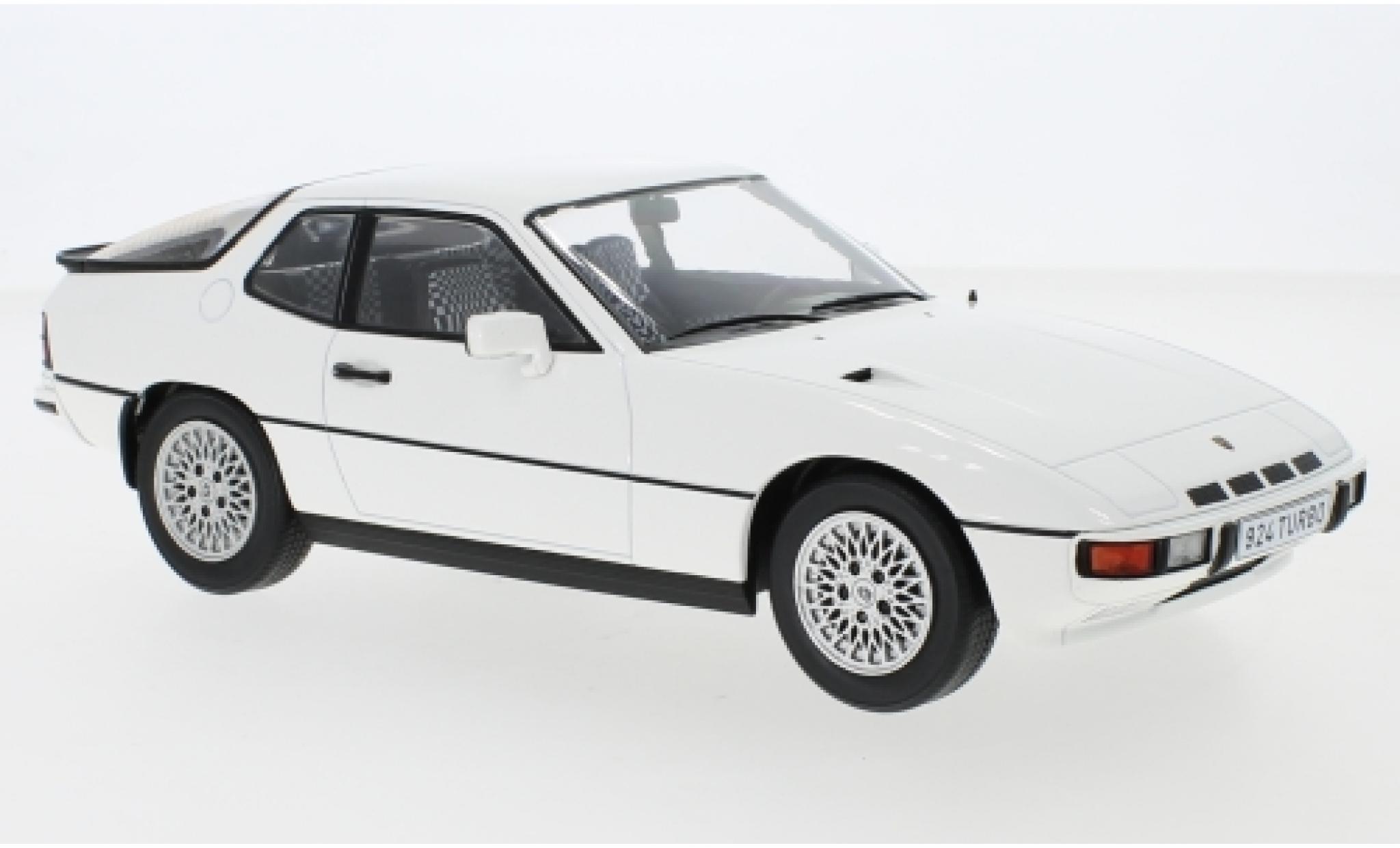 Porsche 924 1/18 MCG Turbo wit 1979 modelauto
