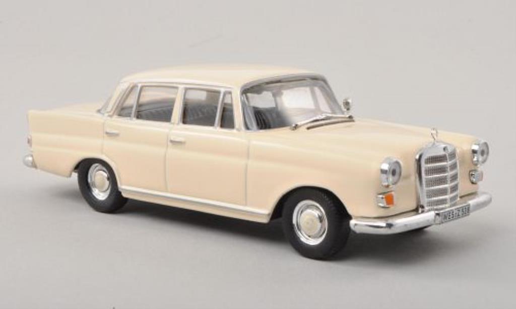 Mercedes 200 1/43 WhiteBox D (W110) beige 1965 modelauto