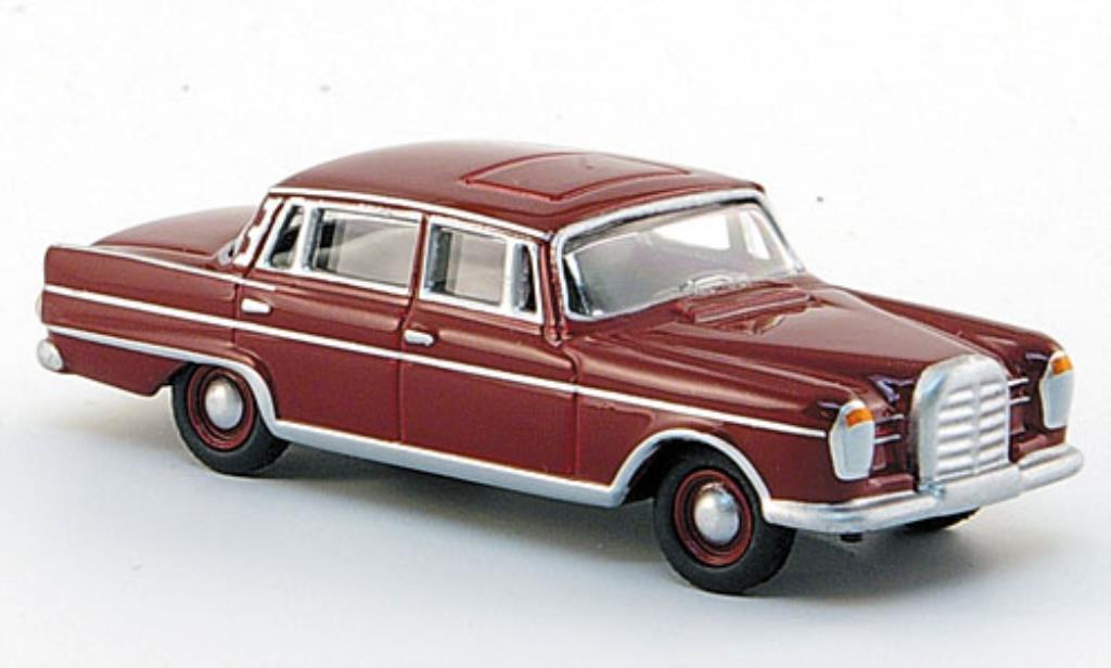 Mercedes 300 SE 1/87 Bub SE Heckflosse rood modelauto