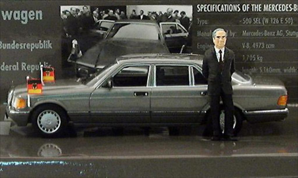 Mercedes 500 1/43 Minichamps SEL (W126) Helmut Kohl 1989 modelauto