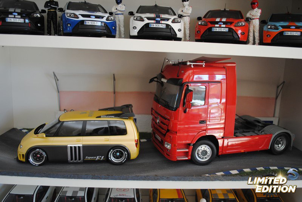 Mercedes Actros Base rood 1/18 Eligor