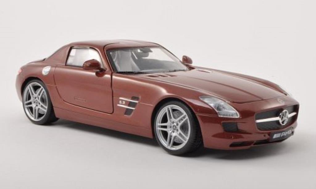 Mercedes SLS 1/18 Motormax AMG (C197) bruin modelauto