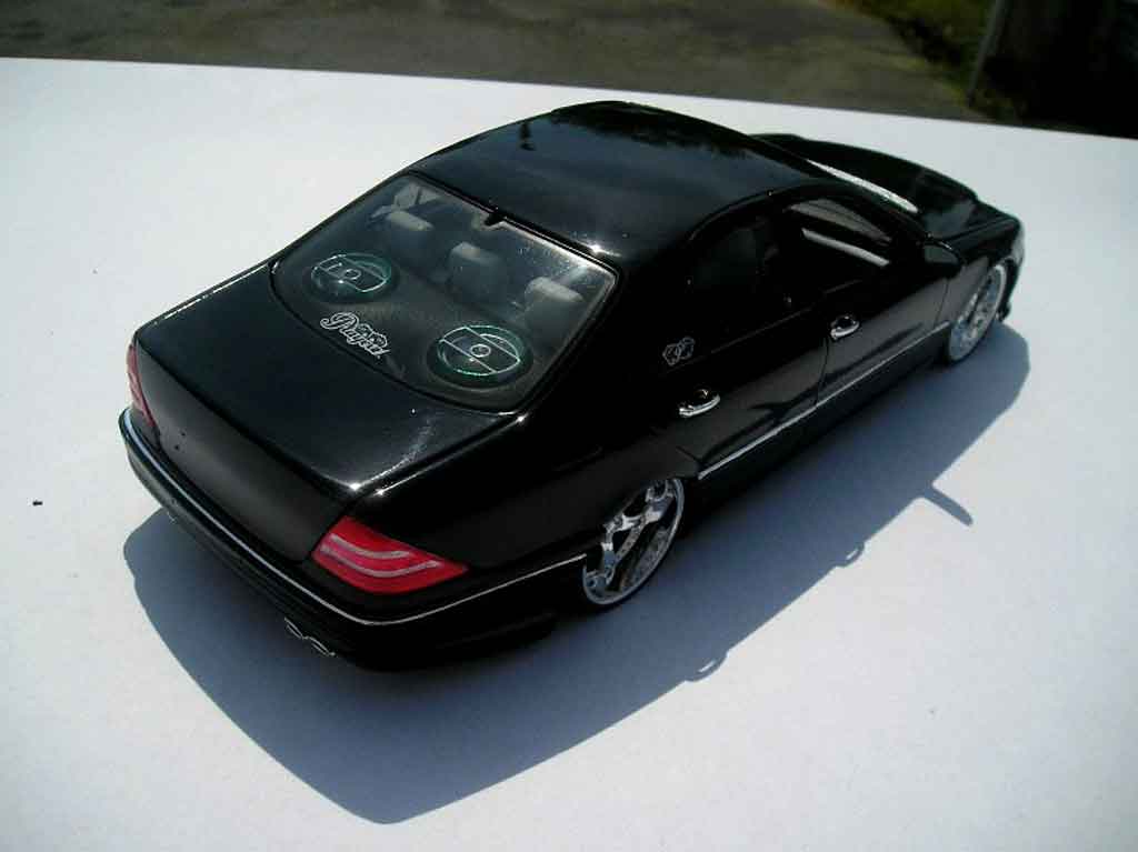 Mercedes Classe S 500 dub zwart jantes chromees 18 pouces 1/18 Maisto