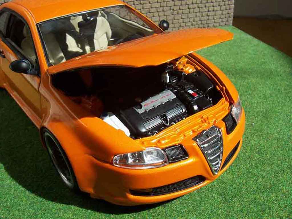 Alfa Romeo GT coupe kit large oranje mecanique mtk18 1/18 Welly