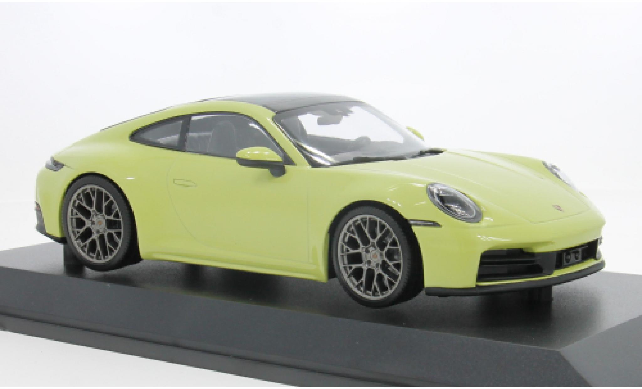 Porsche 992 1/18 Minichamps 911 (.2) Carrera Coupe geel 2024 1:18 modelauto