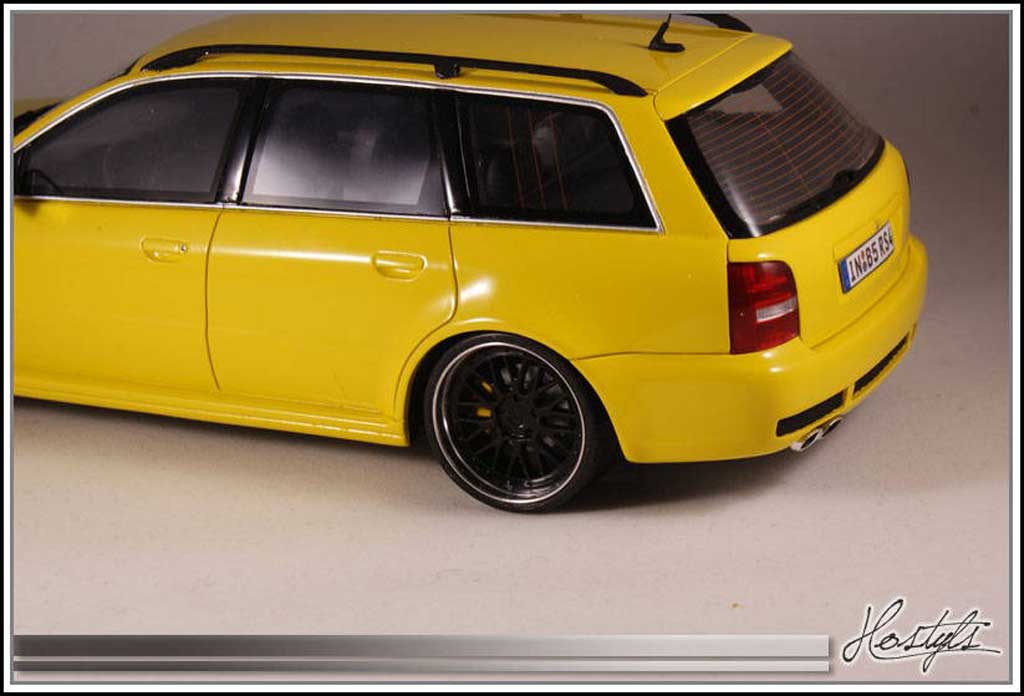 Audi RS4 avant B5 zwart and Yellow 1/18 Ottomobile