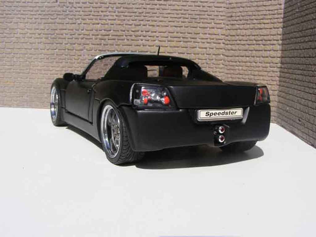 Opel Speedster Base zwart blackhawk 1/18 Welly