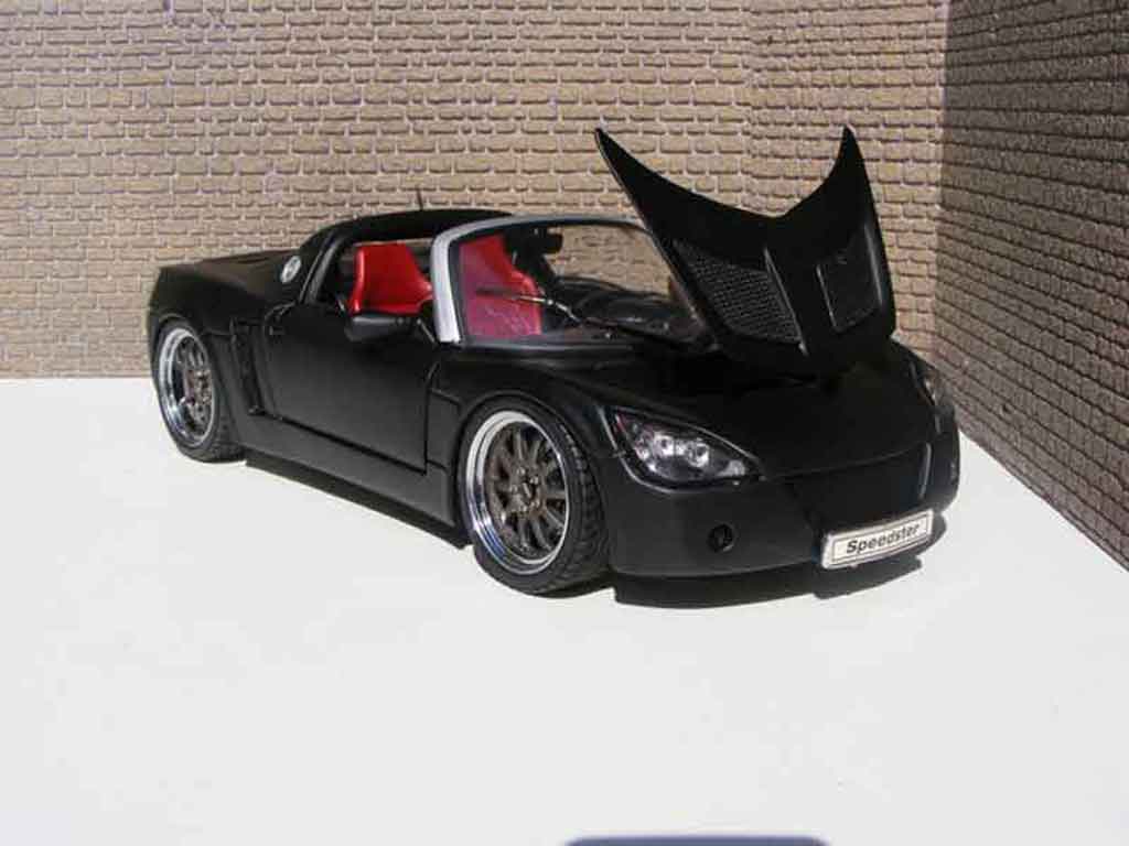 Opel Speedster Base zwart blackhawk 1/18 Welly