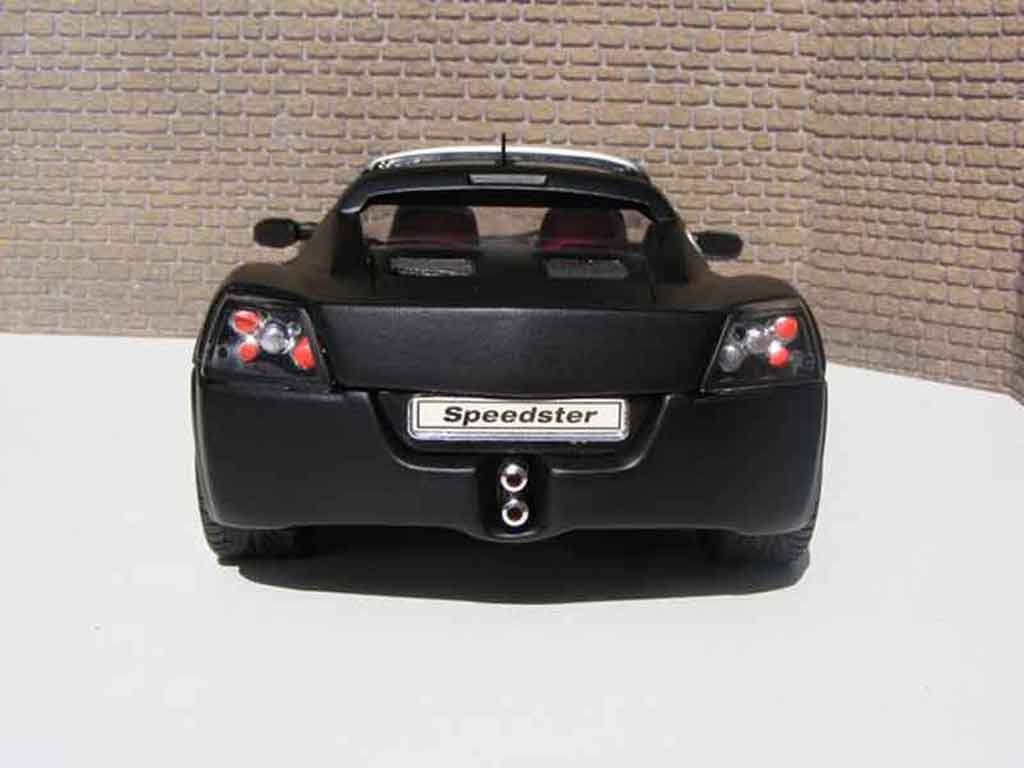 Opel Speedster Base zwart blackhawk 1/18 Welly