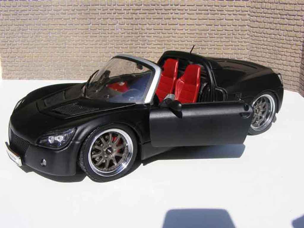 Opel Speedster Base zwart blackhawk 1/18 Welly