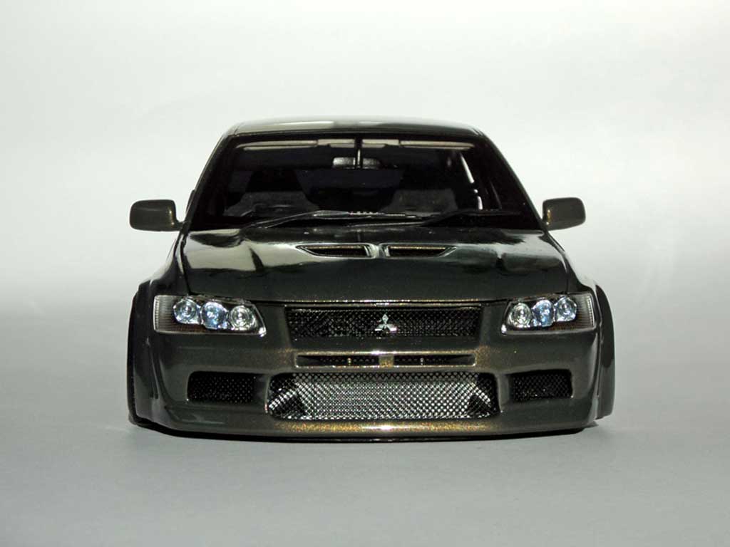 Mitsubishi Lancer Evolution VII 1/18 Autoart Evolution VII kit carrosserie peinture dragons modelauto