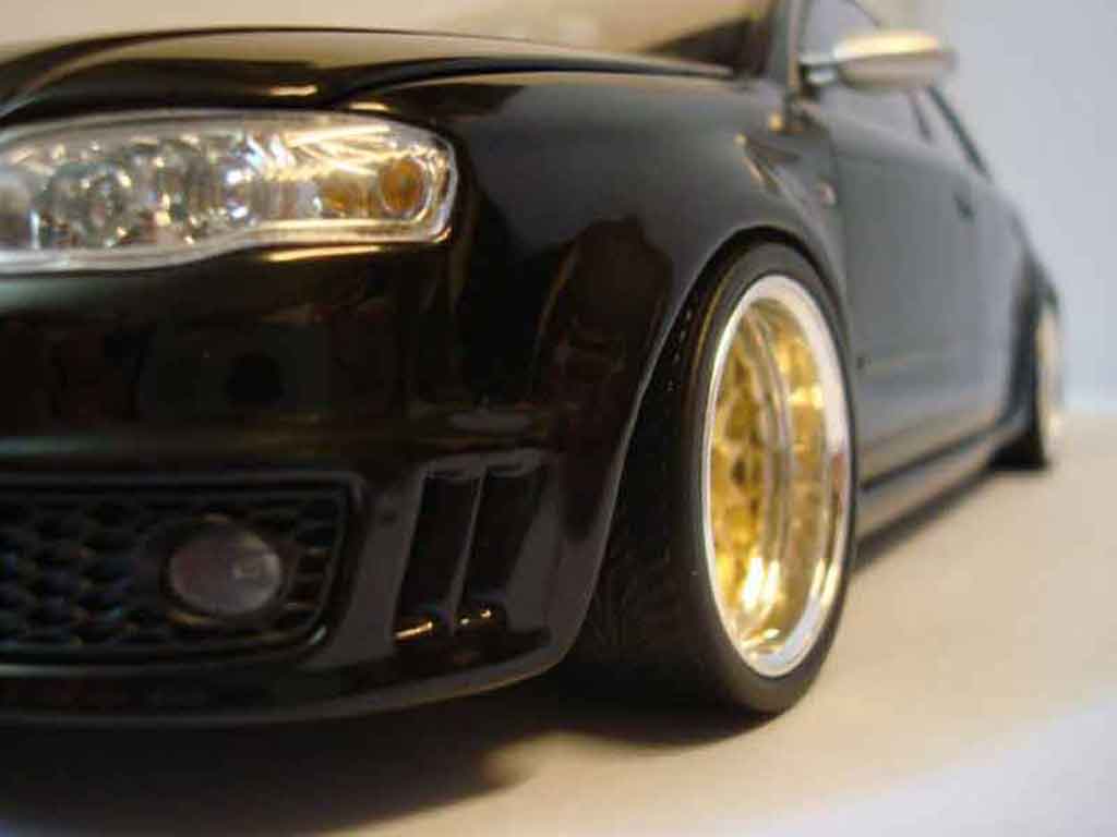 Audi RS4 berline zwart jantes bbs 1/18 Minichamps
