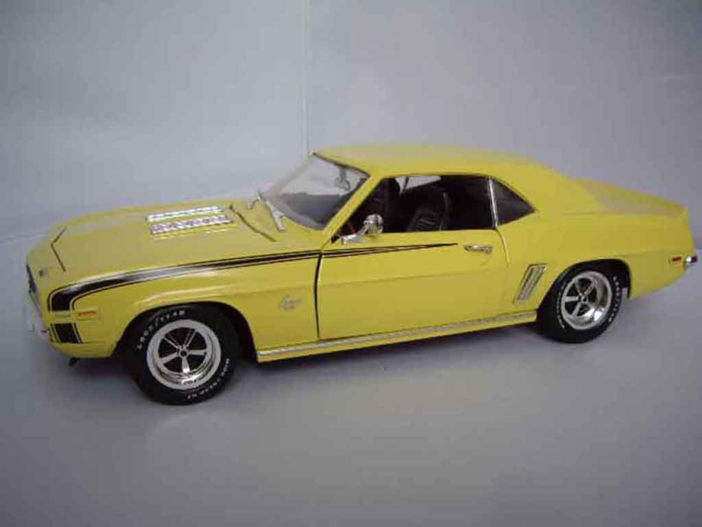Chevrolet Camaro SS 396 1969 geel 1/18 Ertl